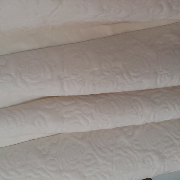 Beautiful fit and flare dress - Picture 3 of 7